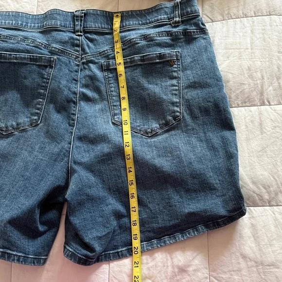 Comfortable! Wit & Wisdom high-rise jeans shorts. Size 20W. Very good condition. - Picture 8 of 11